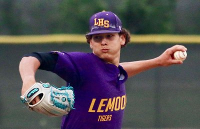 Lemoore's Andrew Mora pitches in the seventh inning against Tulare Western.